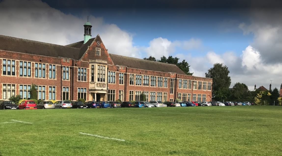 【英國升學】英國公立中學介紹：Queen Elizabeth‘s School, Barnet︳倫敦Mama's Adventure | 英國